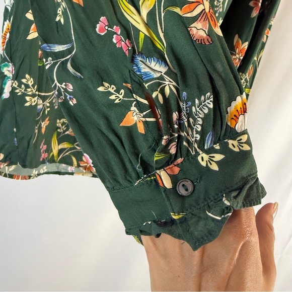 Velvet by Graham & Spencer Green
Floral long Sleeve Blouse Size:L - Picture 5 of 14